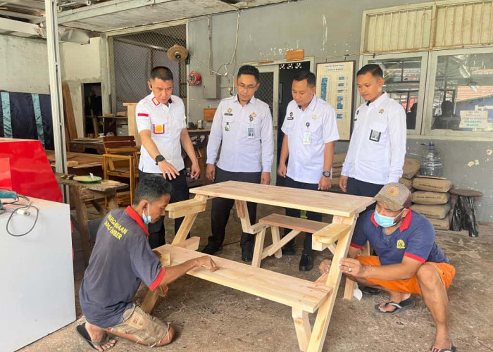 Lapas Jember Cetak WBP Jadi Wirausaha, Bekali Keterampilan Meubel hingga Tempe