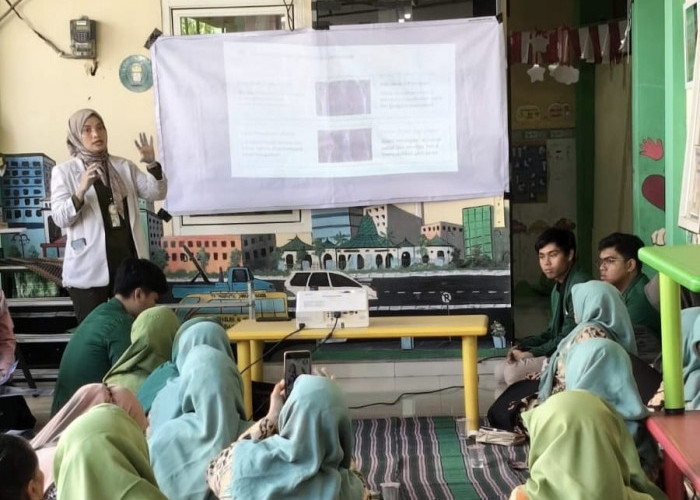 Unusa Edukasi Warga Medokan Ayu Kenali Gejala dan Cegah Penularan TB