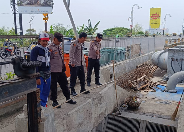 Polsek Gunung Anyar Siaga Hadapi Musim Hujan, Rumah Pompa MERR Diperiksa