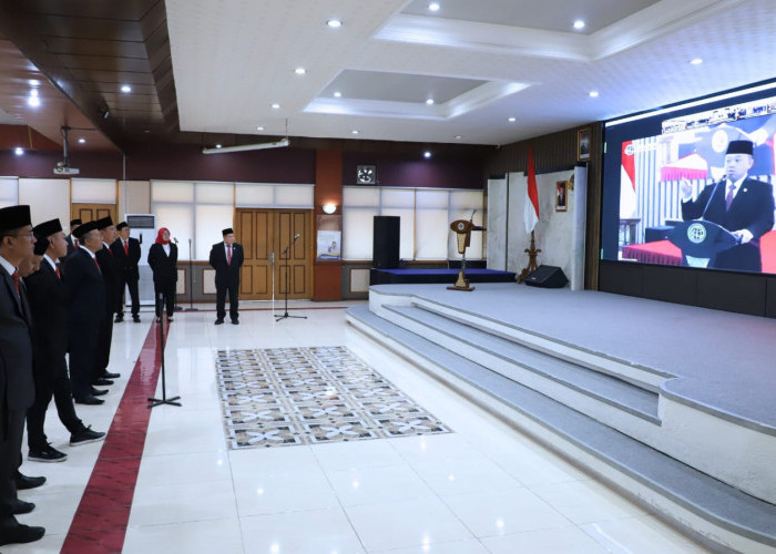Lantik Pejabat Administrator dan Pengawas, Kakanwil BPN Jatim Tekankan Penyelesaian PSN Sesuai Target