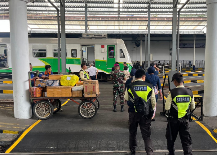 Kereta Api Tertemper Truk di Probolinggo, Tujuan Surabaya Terlambat Hampir Tiga Jam