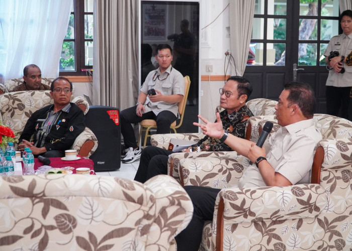 Deputi Bidang Pemantauan dan Pengawasan BGN Evaluasi MBG di Lamongan