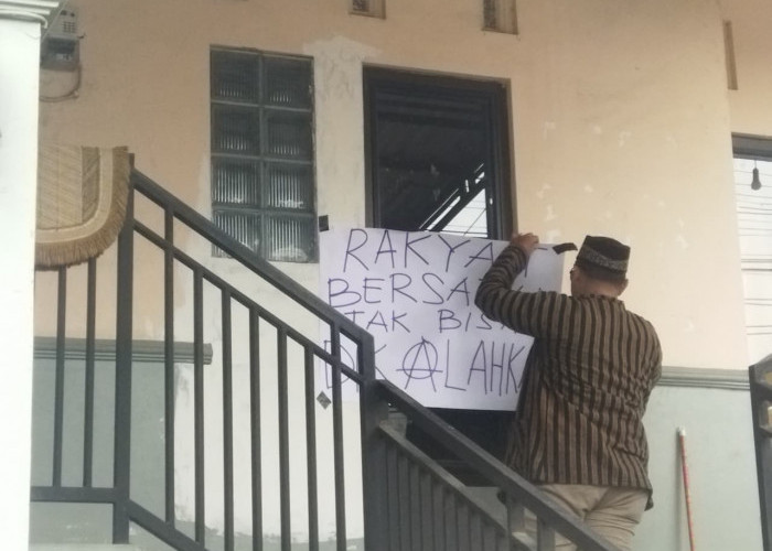 Warga Patemon Jember Demo, Protes Keras Kebijakan Ganti Camat Ganti Pj Kades