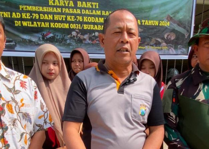 3 Pilar Simokerto Gelar Kerja Bakti Bersih-bersih Pasar Tambakrejo Sambut Nataru 2025