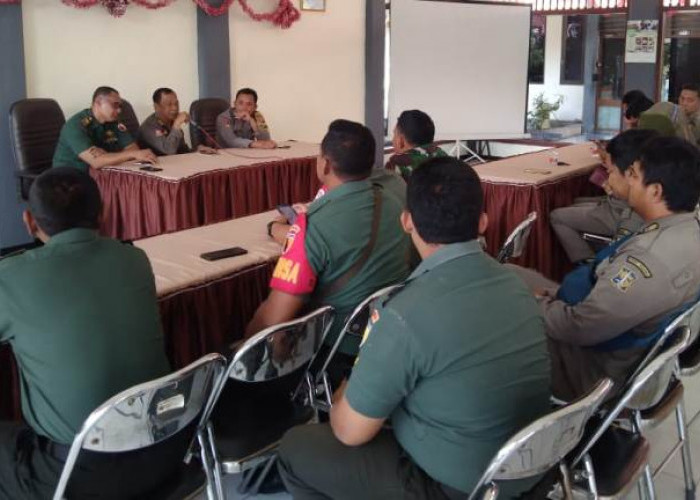 Polsek Sukomanunggal Gelar Rapat Koordinasi 3 Pilar untuk Jaga Keamanan