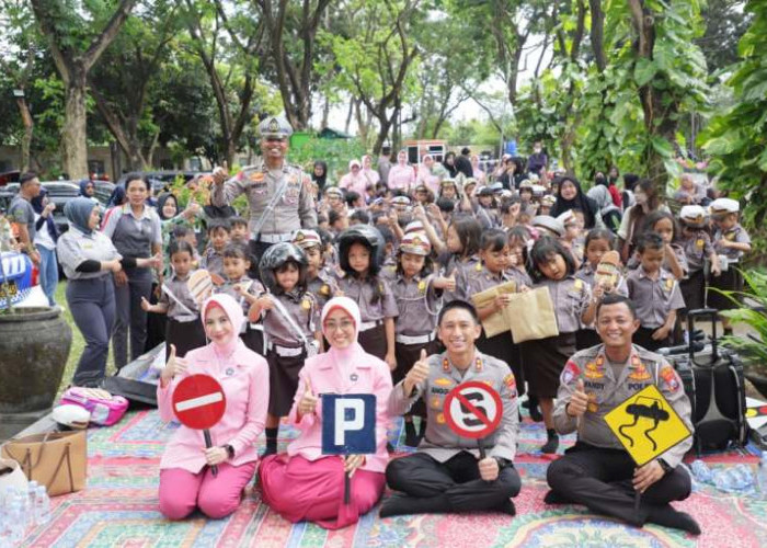 Ratusan Siswa TK Kemala Bhayangkari Belajar Rambu Lalu Lintas Bareng Kapolres Kediri Kota