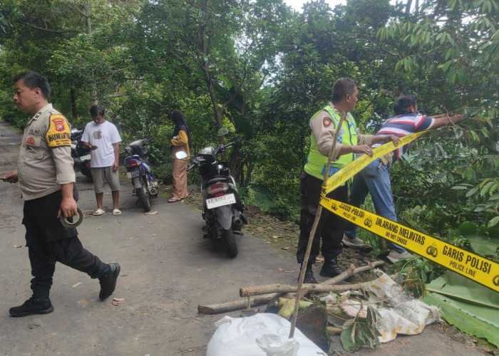 Respon Cepat Polisi Ngawi Tangani Bahu Jalan yang Longsor di Kendal 