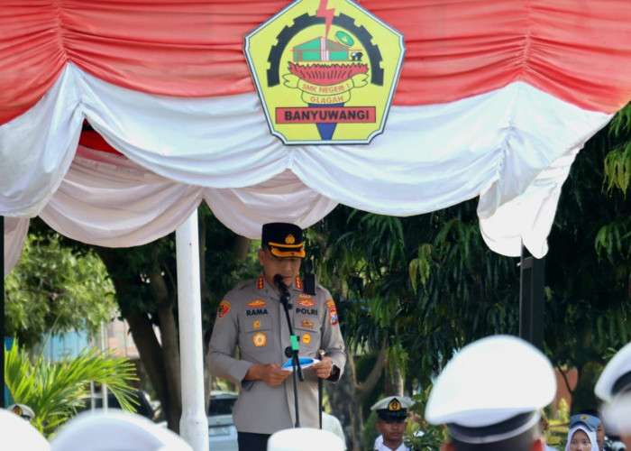 Police Goes To School, Kapolresta Banyuwangi Ajak Pelajar Jadi Generasi Emas Tertib Hukum dan Anti Hoaks