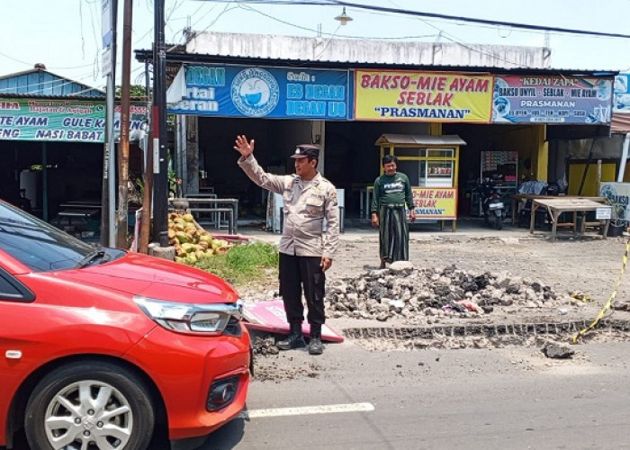 Telah Memakan Korban, Warga Keluhkan Jalan Rusak di Balongpanggang Gresik