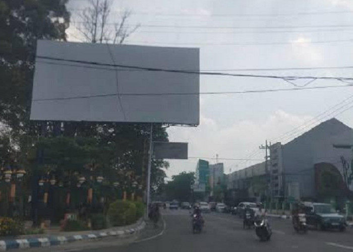 Reklame Jumbo Depan Undar Di Jombang Belum Berizin, PUPR Layangkan Teguran