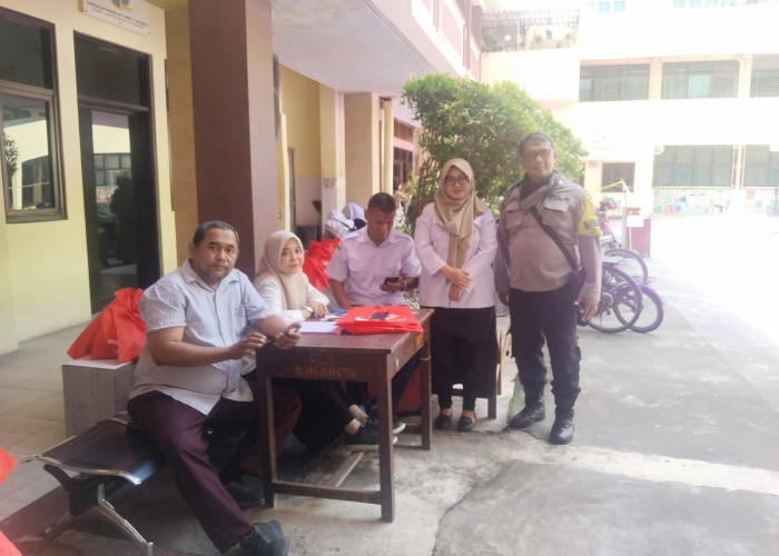 Polsek Sawahan Kawal Program MBG dan Sosialisasi Keamanan Ramadhan di SMK Negeri 4 Surabaya