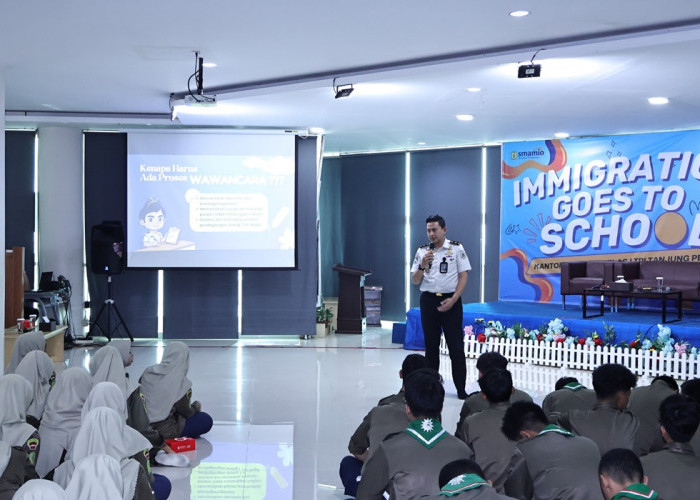 Imigrasi Tanjung Perak Edukasi Keimigrasian kepada 200 Pelajar SMA Muhammadiyah 10 GKB Gresik