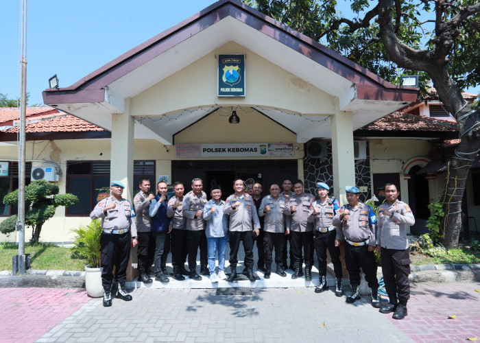 Kapolres Gresik Tinjau Polsek Kebomas dan Pos Lantas, Pastikan Layanan Polres Gresik Maksimal