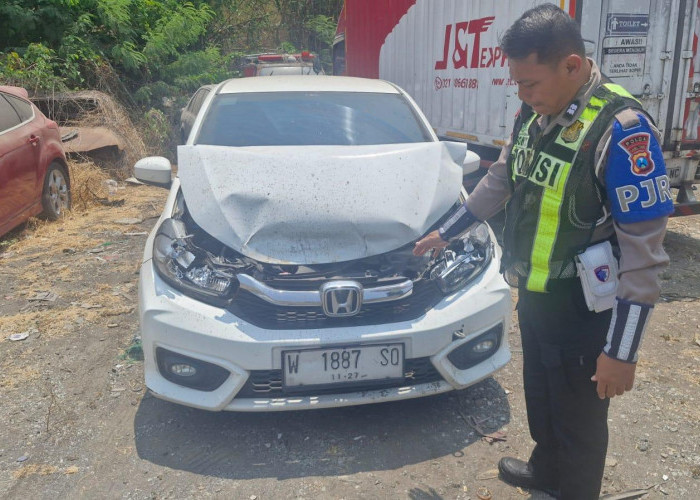 Empat Kendaraan Terlibat Kecelakaan Beruntun di Tol Gunungsari Surabaya