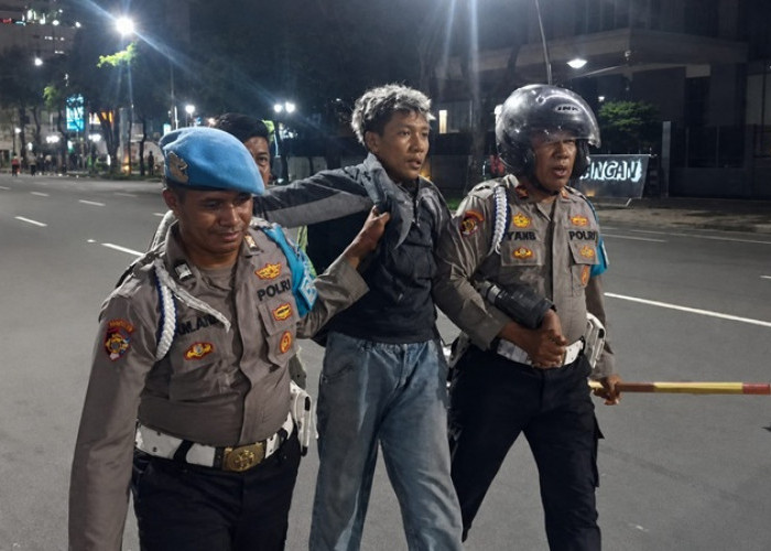 KontraS Surabaya Desak Pembebasan 24 Orang yang Diamankan Usai Demonstrasi di Grahadi