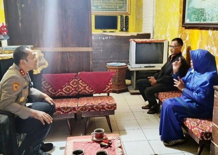 Kado Terindah Hari Bhayangkara ke-79: Kisah Haru Bu Ira, Hormat Tulus untuk Polri dari Hati Warga Batu