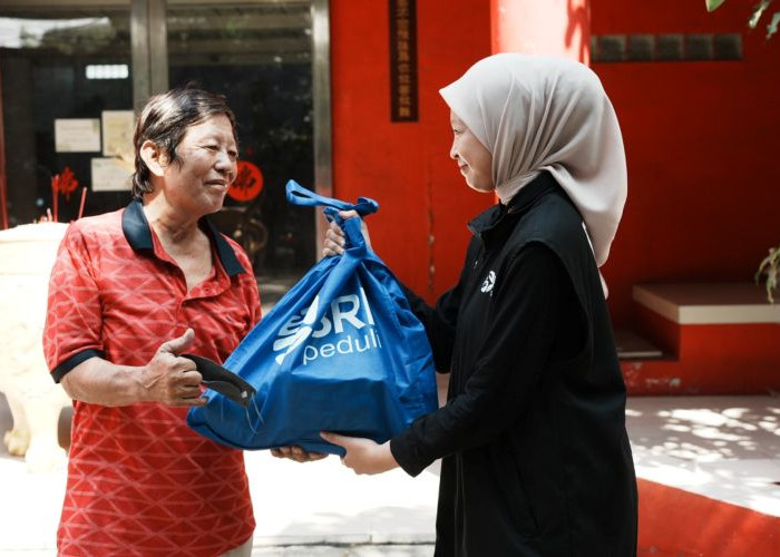BRI Peduli Salurkan 1.000 Paket Sembako bagi Umat Buddha pada Hari Raya Waisak 2026