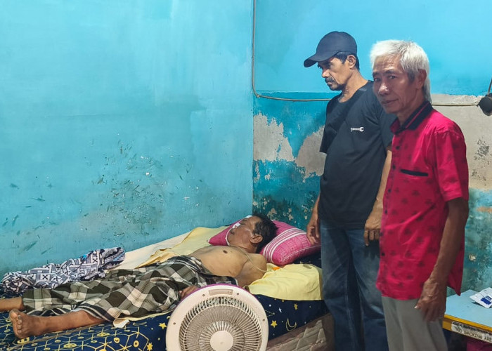 Pria Sebatang Kara Menderita Komplikasi Penyakit, Andalkan Bantuan Tetangga untuk Bertahan Hidup