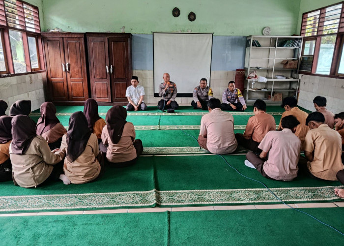 Cegah Kenakalan Remaja dan Curanmor, Polsek Karangpilang Gelar Penyuluhan di SMK Siti Aminah