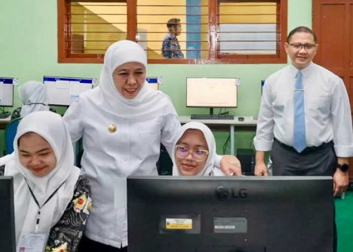Gubernur Khofifah Tinjau Kesiapan TKA, Kadindik Jatim Diminta Pastikan Stabilitas Jaringan Internet