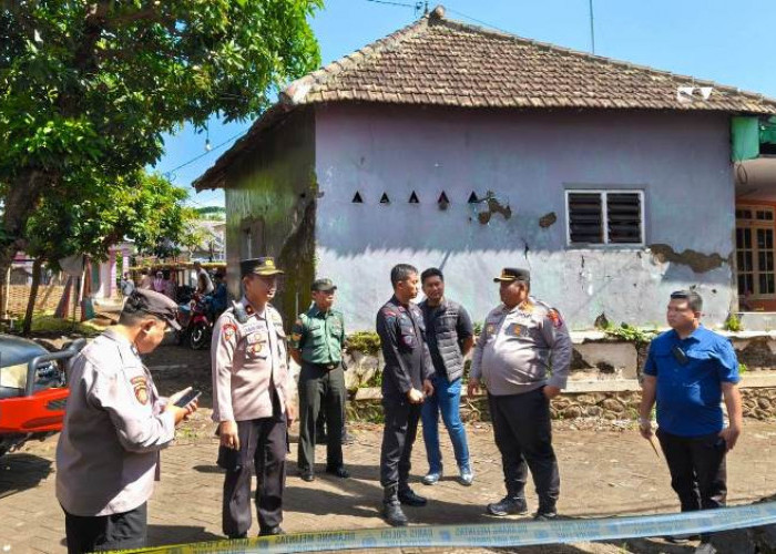 Kapolres AKBP Dani Tinjau TKP Ledakan Rumah di Pasrepan