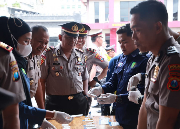 Kapolres Jember Awasi Langsung Tes Urine Massal Pejabat Utama, Hasilnya Mengejutkan!
