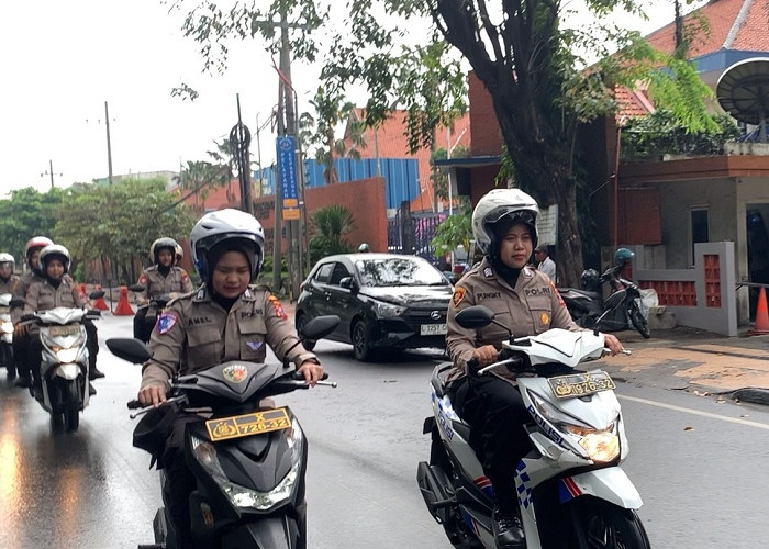 Ciptakan Rasa Aman, Polwan Polres Pelabuhan Tanjung Perak Gelar Patroli Kamtibmas