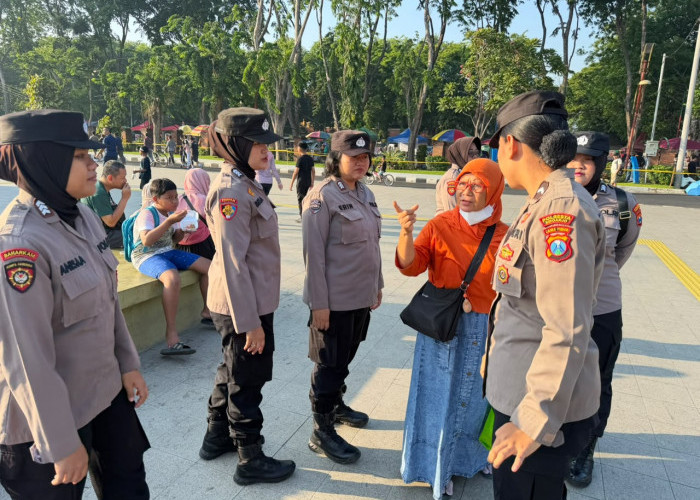 Polwan Polresta Sidoarjo Patroli dan Amankan Car Free Day di Alun-Alun