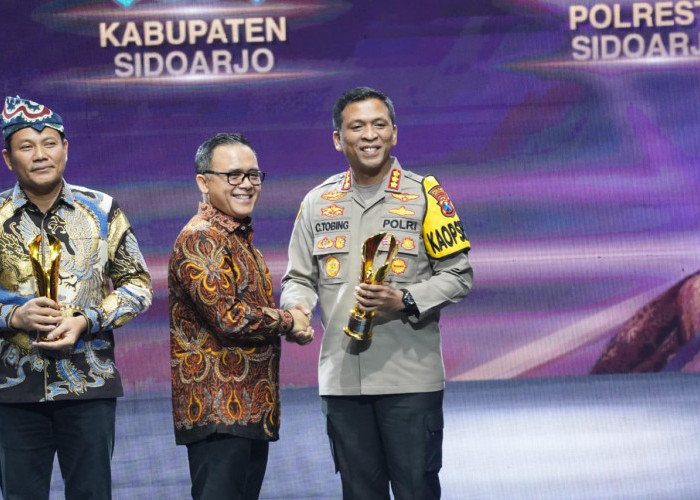 Tingkatkan Inovasi Digital Layanan Publik, Kapolresta Sidoarjo Terima Penghargaan Pemimpin Daerah Awards