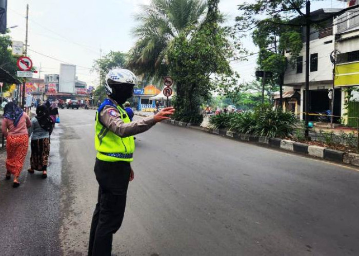 Satlantas Tanjung Perak Surabaya Tindak Pelanggar Rambu Jam Larangan