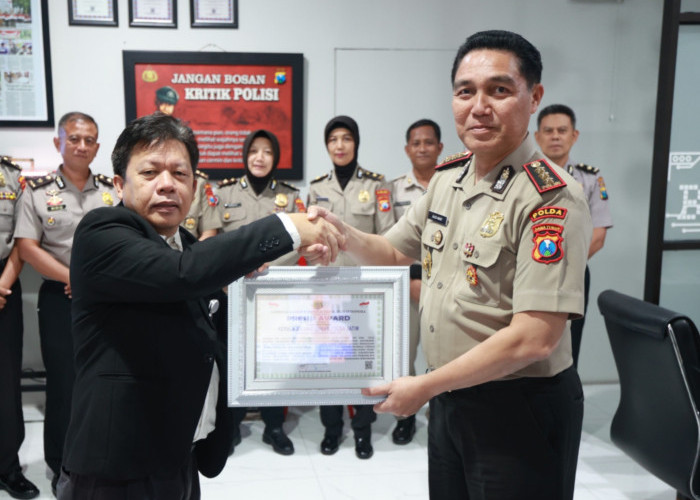 Dinilai Cepat dan Tepat Sajikan Informasi Publik, Bidhumas Polda Jatim Diganjar Apresiasi