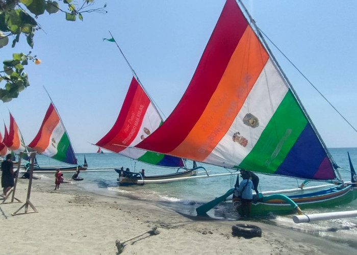 Lomba Perahu Layar Tradisional Meriahkan Harjakasi dan HUT Kemerdekaan RI di Situbondo