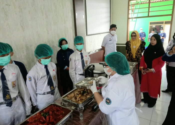 Uji Coba MBG Sistem Prasmanan di Kabupaten Malang Tuai Respons Positif dari Siswa dan Guru
