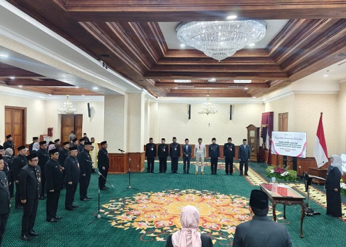 Khofifah Lantik 6 Pejabat Eselon II Pemprov Jatim, Ini Daftar Nama dan Jabatannya