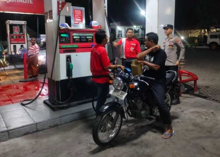 Polsek Tempeh Sidak SPBU Lumajang, Antisipasi Kelangkaan BBM dan Antrean Panjang