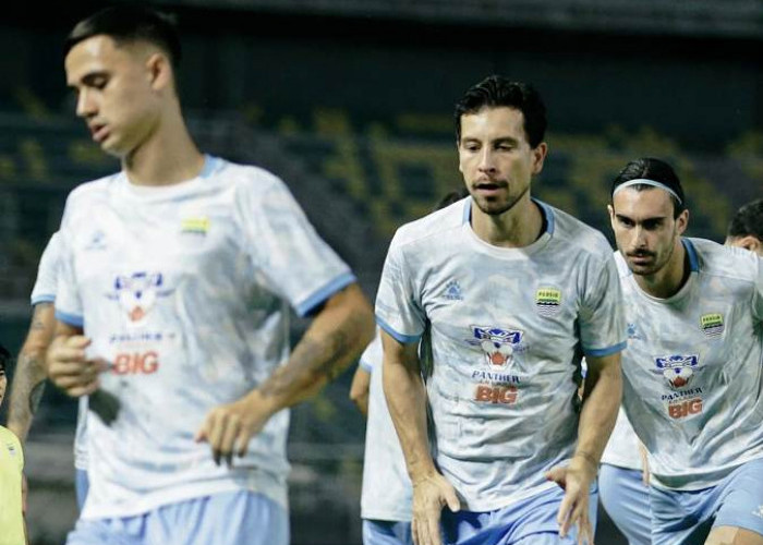 Persib Waspadai Serangan Balik Cepat Persebaya Surabaya