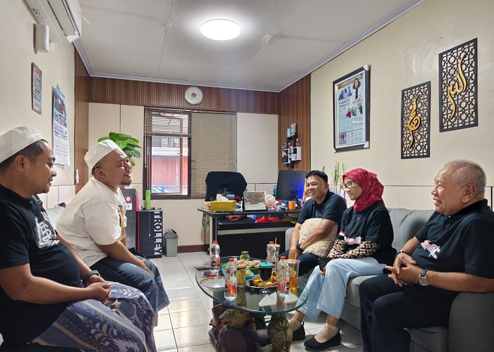 Perkuat Sinergi Pesantren dan Media, Pengasuh PP Nurut Taqwa Gus Nawawi Silaturahmi ke SKH Memorandum Surabaya