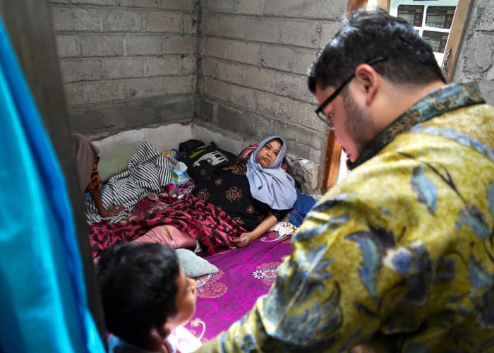 Bahu Kecil Marfel Rawat Ibu Sakit, Bupati Kediri Siap Tanggung Kebutuhan Hidupnya