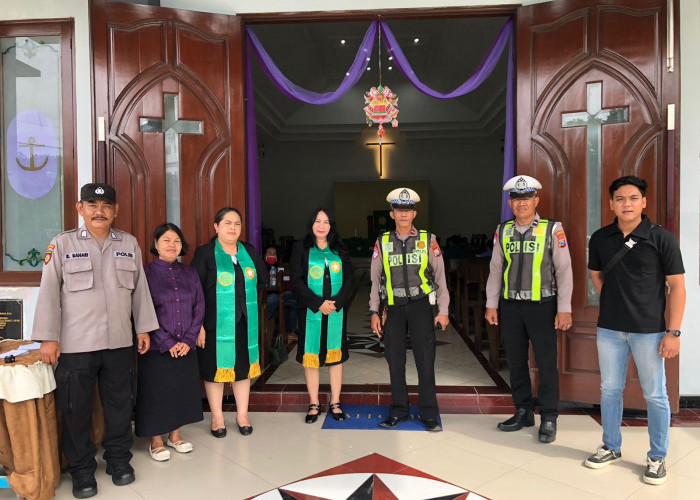 Beri Rasa Aman, Polres Pelabuhan Tanjung Perak Gelar Pengamanan Gereja