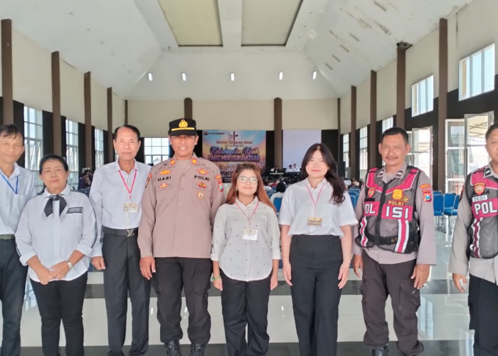 Jaga Kerukunan Umat Beragama, Polsek Krian Amankan Kebaktian Kebangunan Rohani di Gedung Lokaphala