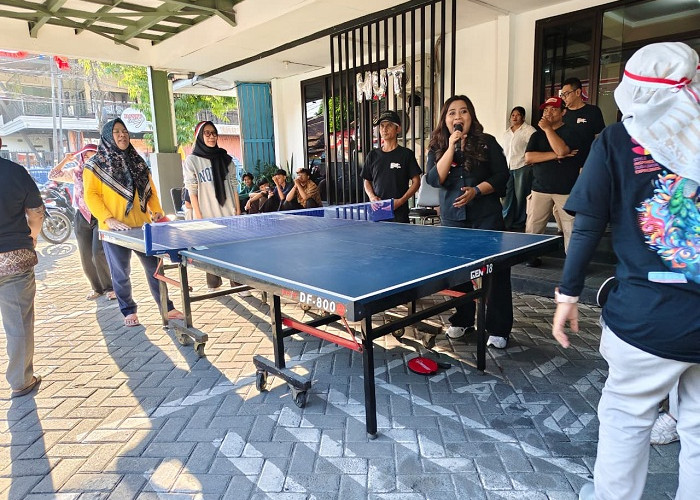 Lomba Tenis Meja Meriahkan HUT Ke-81 RI di Kantor SKH Memorandum Berlangsung Semarak
