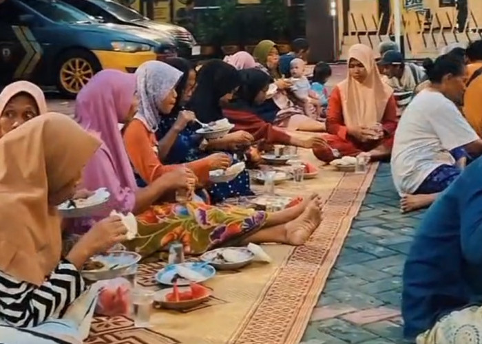 Dapur Berkah Ramadan Polsek Pakal, Ratusan Porsi Buka Puasa untuk Komunitas dan Masyarakat 