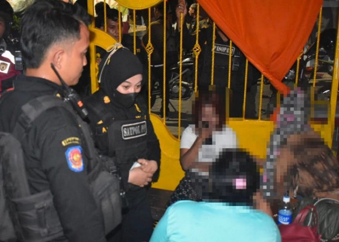 Satpol PP Kota Surabaya Razia Warung Remang-Remang, Amankan Pemandu Lagu ke Liponsos