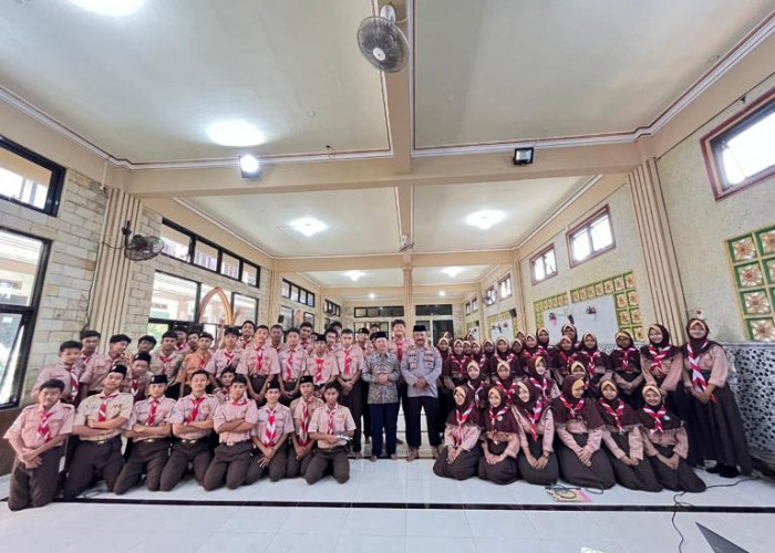 Polisi Sosialisasi Penerimaan Murid Baru SMA Kemala Taruna Bhayangkara di SMP Darul Mutaallimin