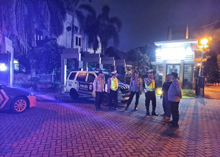 Polsek Gayungan Patroli Rutin Jaga Keamanan Warga Sakura Residence