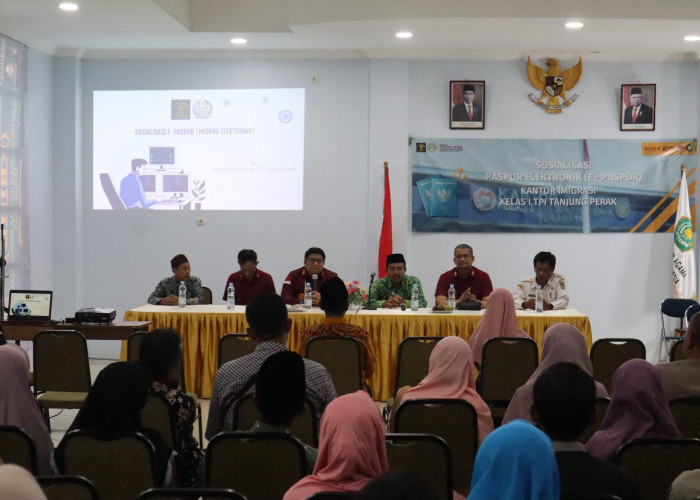 Imigrasi Tanjung Perak Sosialisasi e-Paspor untuk Calon Jemaah Haji di Tuban