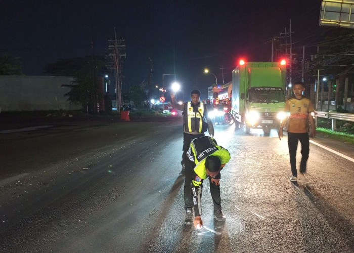 Tak Fokus Saat Mendahului, Sesama Pemotor Adu Banteng di Manyar Gresik