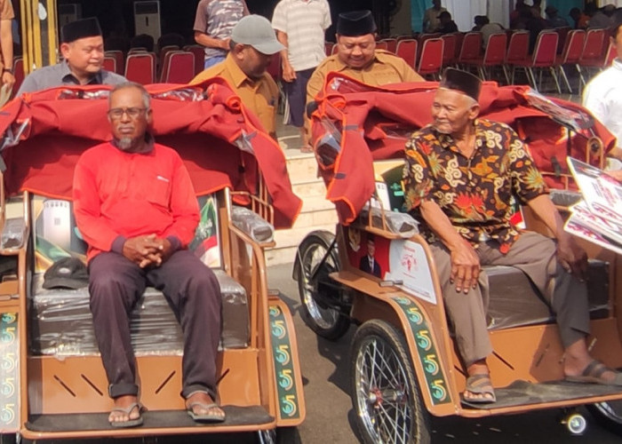 Bupati Jombang Serahkan 200 Becak Listrik untuk Transportasi Muktamar Ke-35 NU