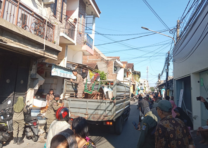 Atasi Kemacetan Kenjeran, Pemkot Surabaya Sterilkan Pasar Tumpah Tambak Wedi dari Bahu Jalan