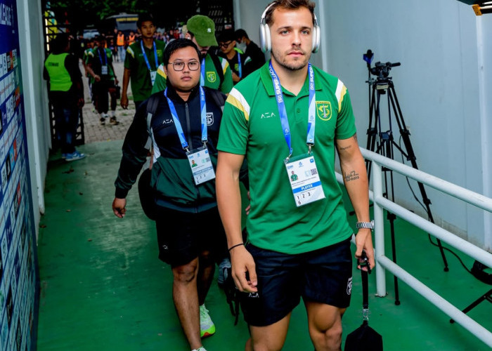 Starting Line Up Isen Mulang Kalteng FC VS Persebaya